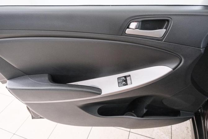 Hyundai Solaris I Рестайлинг с пробегом 2014 года, цена 679 000 рублей, 300000 км, седан, Автокод Объявления