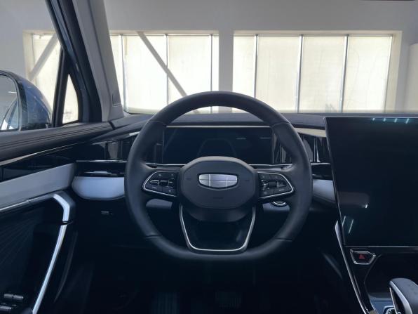 Geely Atlas II с пробегом 2025 года, цена 3 200 000 рублей, 12837 км, внедорожник, Автокод Объявления