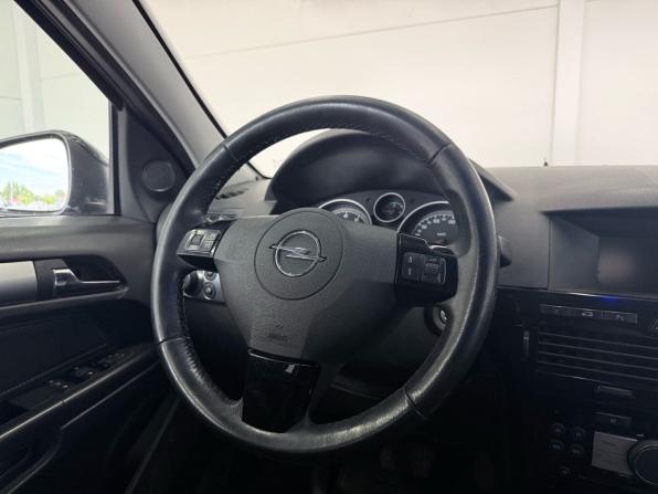Opel Astra H Рестайлинг с пробегом 2012 года, цена 679 000 рублей, 232099 км, седан, Автокод Объявления