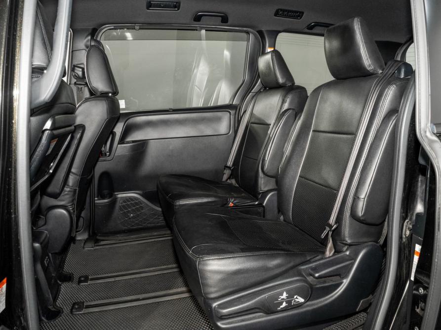 Toyota Voxy III (R80) Рестайлинг Иркутск  - изображение 7
