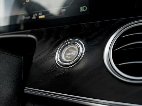 Mercedes-Benz E-Класс V (W213 S213 C238) с пробегом 2019 года, цена 2 830 000 рублей, 198784 км, седан, Автокод Объявления