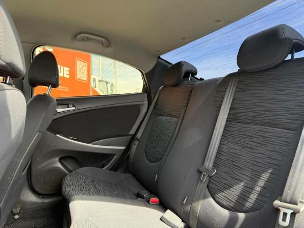 Hyundai Solaris I Рестайлинг с пробегом 2015 года, цена 950 000 рублей, 212000 км, седан, Автокод Объявления