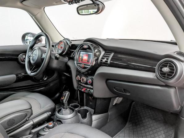 Mini Hatch III (F55/F56) Рестайлинг с пробегом 2019 года, цена 1 915 000 рублей, 42925 км, хэтчбек, Автокод Объявления