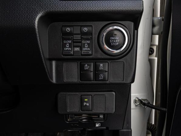 Toyota Roomy I Рестайлинг с пробегом 2021 года, цена 1 477 000 рублей, 54391 км, микровэн, Автокод Объявления