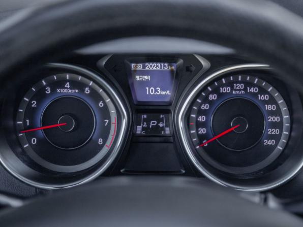 Hyundai Avante V с пробегом 2012 года, цена 877 500 рублей, 202000 км, седан, Автокод Объявления