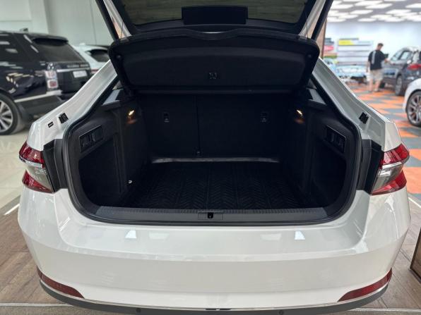 Skoda Superb III Рестайлинг с пробегом 2024 года, цена 3 620 000 рублей, 38400 км, лифтбек, Автокод Объявления