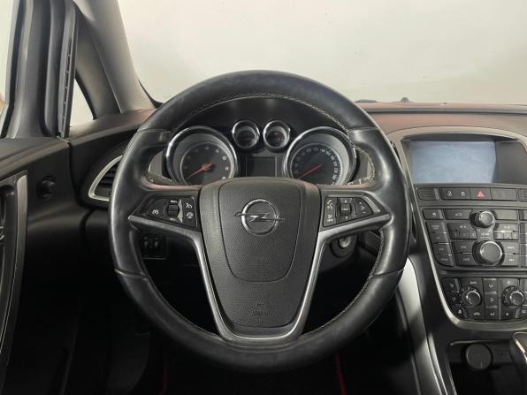 Opel Astra J Рестайлинг с пробегом 2012 года, цена 899 000 рублей, 132075 км, седан, Автокод Объявления