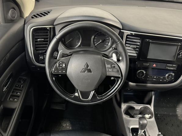 Mitsubishi Outlander III Рестайлинг 2 с пробегом 2015 года, цена 1 999 800 рублей, 120000 км, внедорожник, Автокод Объявления
