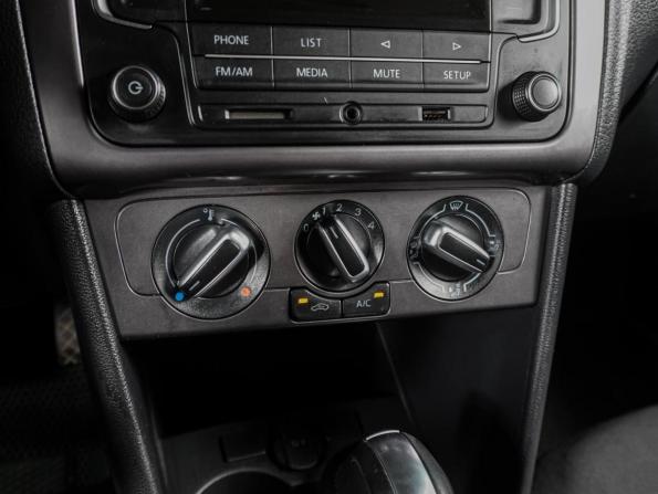 Volkswagen Polo V Рестайлинг с пробегом 2018 года, цена 1 299 000 рублей, 132982 км, седан, Автокод Объявления