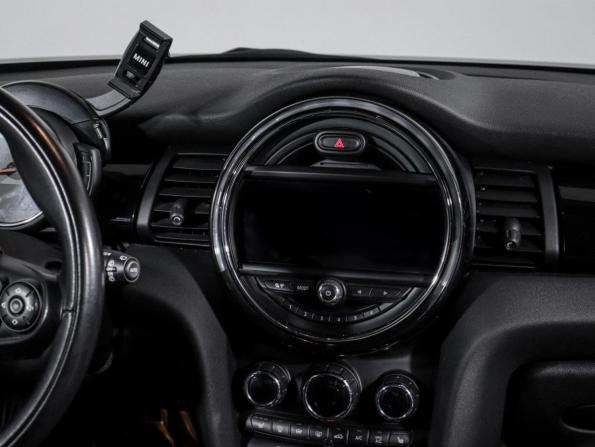 Mini Hatch III (F55/F56) с пробегом 2018 года, цена 1 640 000 рублей, 112752 км, хэтчбек, Автокод Объявления