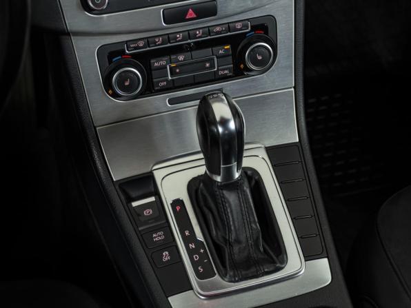 Volkswagen Passat B7 с пробегом 2011 года, цена 947 000 рублей, 238000 км, седан, Автокод Объявления