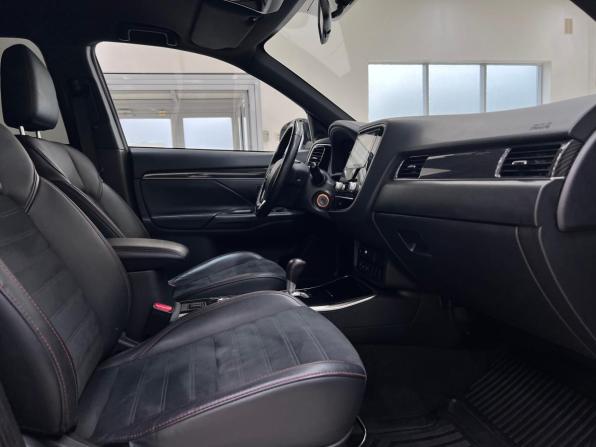 Mitsubishi Outlander III Рестайлинг 3 с пробегом 2020 года, цена 2 650 000 рублей, 63500 км, внедорожник, Автокод Объявления