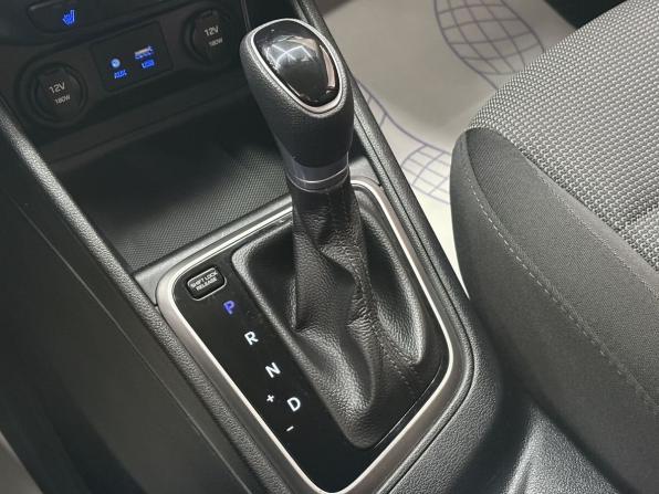 Hyundai Solaris II с пробегом 2018 года, цена 1 365 000 рублей, 42193 км, седан, Автокод Объявления