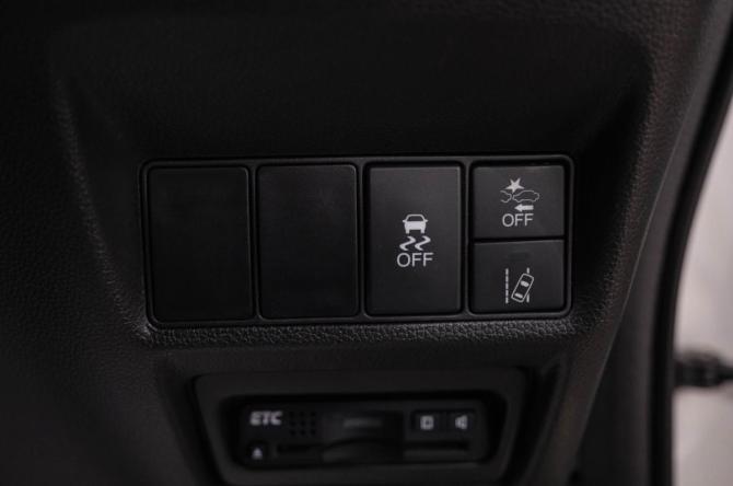 Honda Stepwgn V с пробегом 2016 года, цена 1 799 000 рублей, 117000 км, минивэн, Автокод Объявления