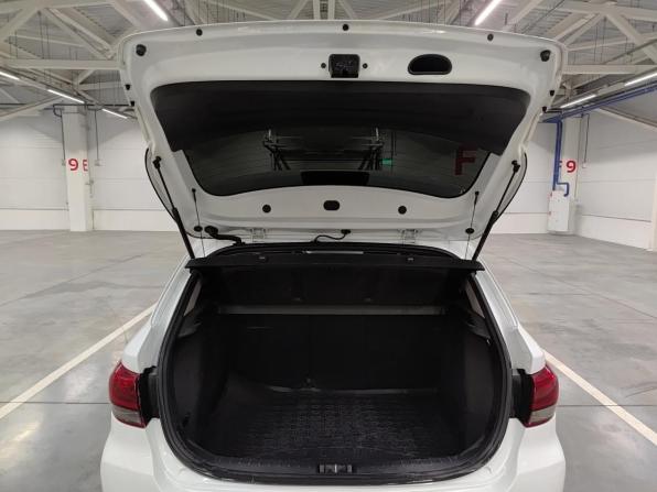 Kia Rio IV с пробегом 2018 года, цена 1 399 000 рублей, 99013 км, хэтчбек, Автокод Объявления