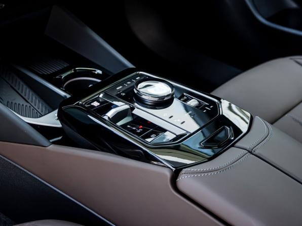BMW 5 серии VIII (G60/G61/G68) с пробегом 2025 года, цена 8 490 000 рублей, 18 км, седан, Автокод Объявления
