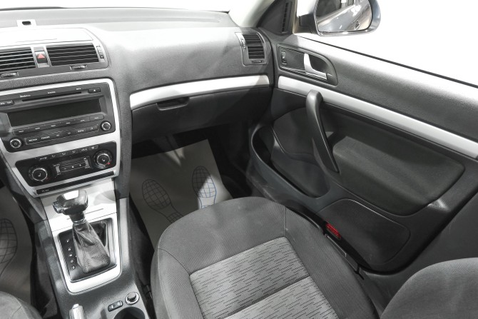 Skoda Octavia II (A5) Рестайлинг с пробегом 2011 года, цена 939 000 рублей, 346000 км, лифтбек, Автокод Объявления