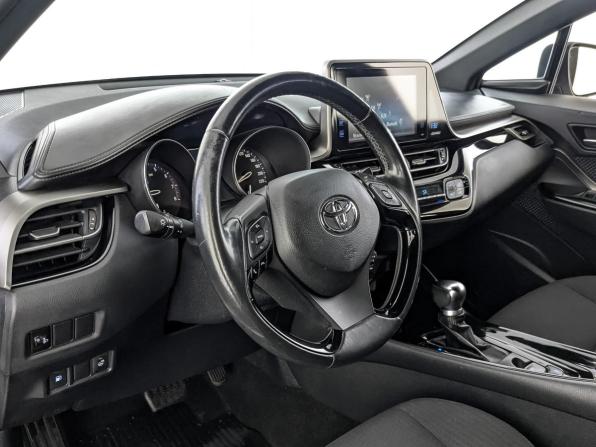 Toyota C-HR I с пробегом 2018 года, цена 1 970 000 рублей, 156834 км, внедорожник, Автокод Объявления