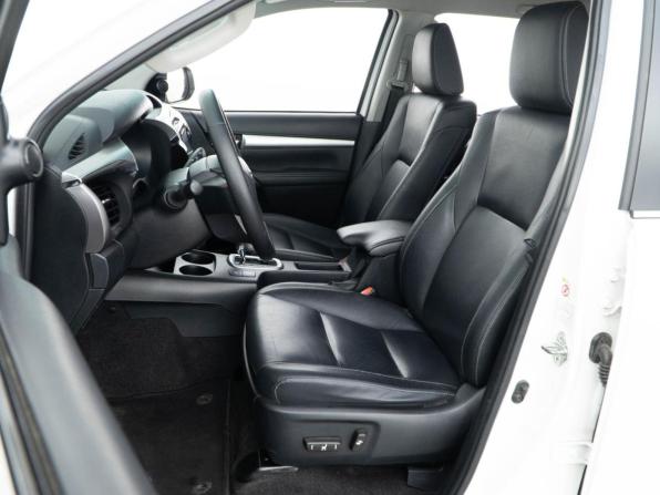Toyota Hilux VIII с пробегом 2015 года, цена 3 398 999 рублей, 151600 км, offers.body_type.unknown, Автокод Объявления