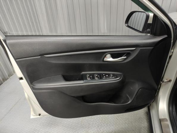 Kia Rio IV с пробегом 2018 года, цена 1 150 000 рублей, 216873 км, хэтчбек, Автокод Объявления