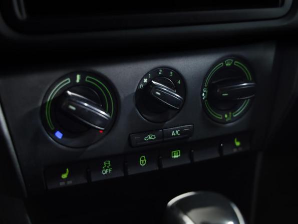 Skoda Rapid I с пробегом 2014 года, цена 829 000 рублей, 269600 км, лифтбек, Автокод Объявления