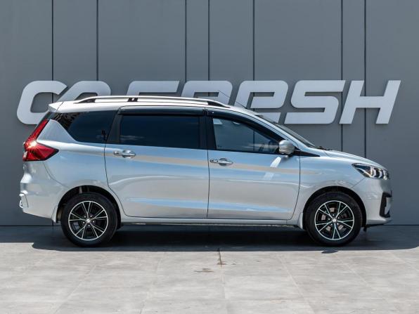 Suzuki Ertiga II с пробегом 2022 года, цена 1 930 000 рублей, 69400 км, компактвэн, Автокод Объявления