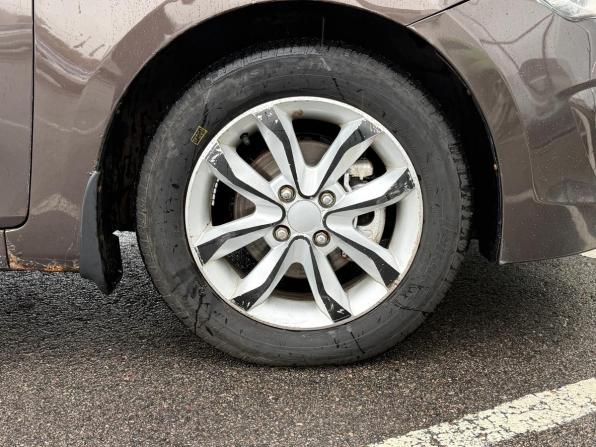 Hyundai Solaris I Рестайлинг с пробегом 2015 года, цена 736 000 рублей, 216951 км, хэтчбек, Автокод Объявления