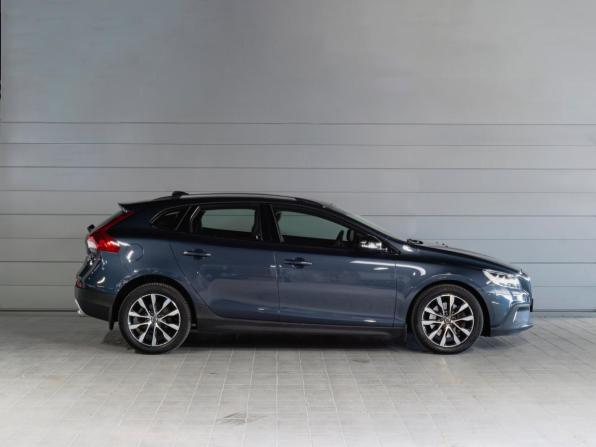 Volvo V40 Cross Country I Рестайлинг с пробегом 2019 года, цена 2 310 000 рублей, 51926 км, хэтчбек, Автокод Объявления