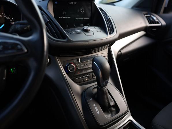 Ford Kuga II Рестайлинг с пробегом 2018 года, цена 1 520 000 рублей, 135921 км, внедорожник, Автокод Объявления