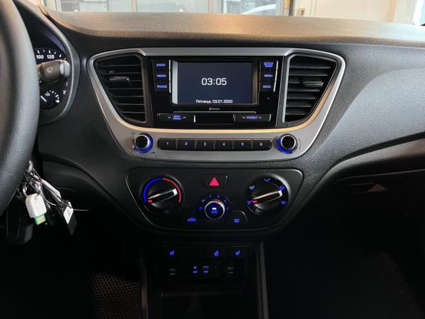 Hyundai Solaris II с пробегом 2018 года, цена 1 254 000 рублей, 138926 км, седан, Автокод Объявления