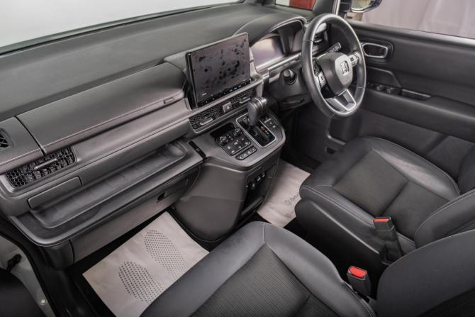 Honda Stepwgn VI с пробегом 2022 года, цена 3 499 000 рублей, 17000 км, минивэн, Автокод Объявления
