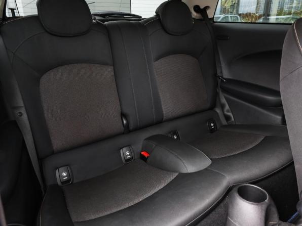 Mini Hatch III (F55/F56) Рестайлинг с пробегом 2018 года, цена 1 898 000 рублей, 97000 км, хэтчбек, Автокод Объявления