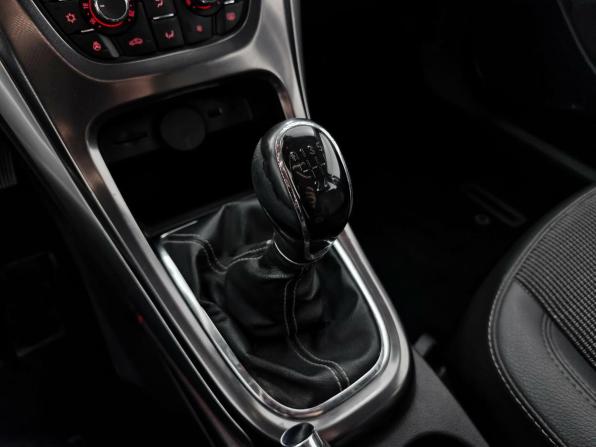 Opel Astra J с пробегом 2011 года, цена 549 000 рублей, 228000 км, универсал, Автокод Объявления