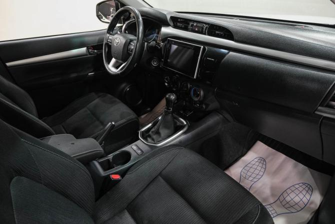 Toyota Hilux VIII с пробегом 2016 года, цена 2 919 000 рублей, 220000 км, offers.body_type.unknown, Автокод Объявления
