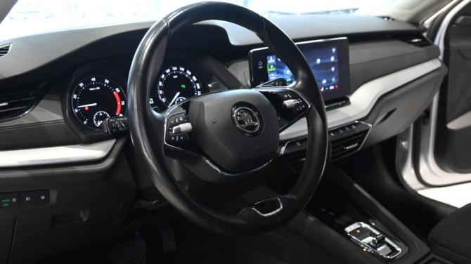 Skoda Octavia IV (A8) с пробегом 2021 года, цена 2 260 000 рублей, 123052 км, лифтбек, Автокод Объявления