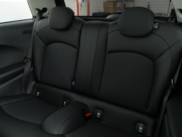 Mini Hatch III (F55/F56) Рестайлинг 2 с пробегом 2021 года, цена 3 374 810 рублей, 22714 км, хэтчбек, Автокод Объявления