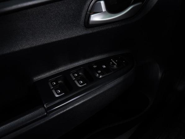 Kia Rio IV с пробегом 2018 года, цена 1 575 000 рублей, 85238 км, хэтчбек, Автокод Объявления