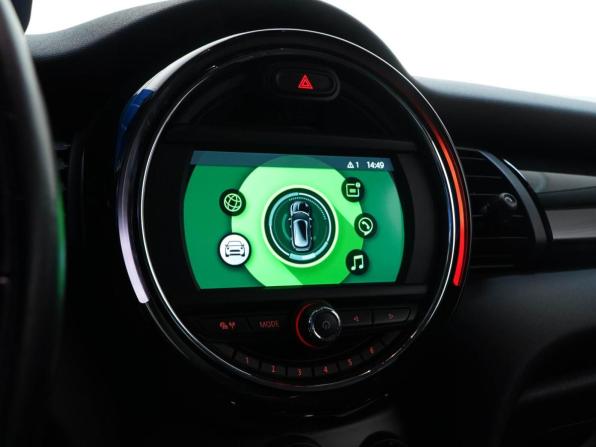 Mini Hatch III (F55/F56) с пробегом 2018 года, цена 1 799 077 рублей, 74605 км, хэтчбек, Автокод Объявления