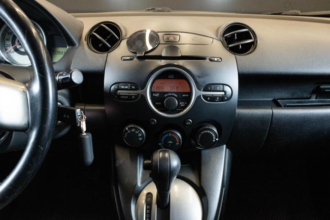 Mazda 2 II (DE) с пробегом 2008 года, цена 529 000 рублей, 217931 км, хэтчбек, Автокод Объявления