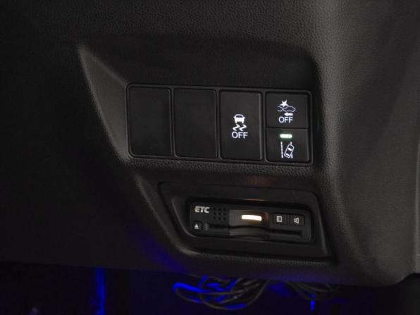 Honda Stepwgn V с пробегом 2016 года, цена 1 775 000 рублей, 101000 км, минивэн, Автокод Объявления