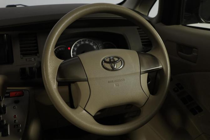 Toyota ISis I Рестайлинг с пробегом 2012 года, цена 1 449 000 рублей, 163500 км, компактвэн, Автокод Объявления