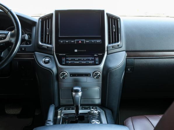 Toyota Land Cruiser 200 Series Рестайлинг 2 с пробегом 2019 года, цена 7 998 000 рублей, 82477 км, внедорожник, Автокод Объявления