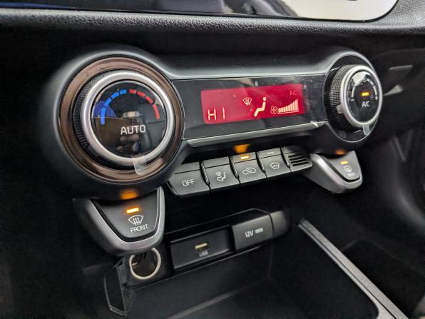 Kia Rio IV Рестайлинг с пробегом 2021 года, цена 1 690 000 рублей, 70404 км, седан, Автокод Объявления