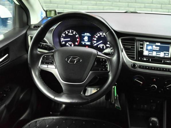 Hyundai Solaris II с пробегом 2017 года, цена 1 180 000 рублей, 140706 км, седан, Автокод Объявления
