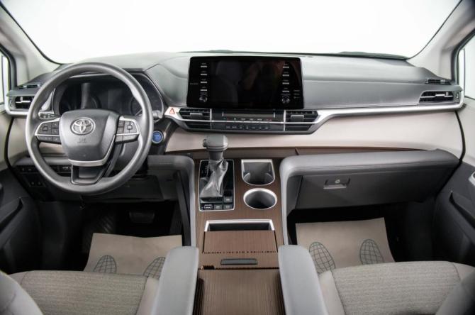 Toyota Sienna IV с пробегом 2021 года, цена 3 899 000 рублей, 5000 км, минивэн, Автокод Объявления
