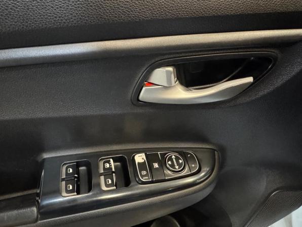 Kia Rio IV с пробегом 2018 года, цена 899 000 рублей, 345000 км, хэтчбек, Автокод Объявления