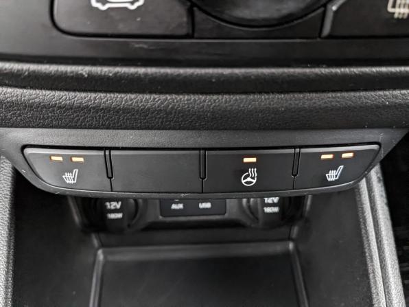 Hyundai Solaris II с пробегом 2018 года, цена 1 100 000 рублей, 167007 км, седан, Автокод Объявления