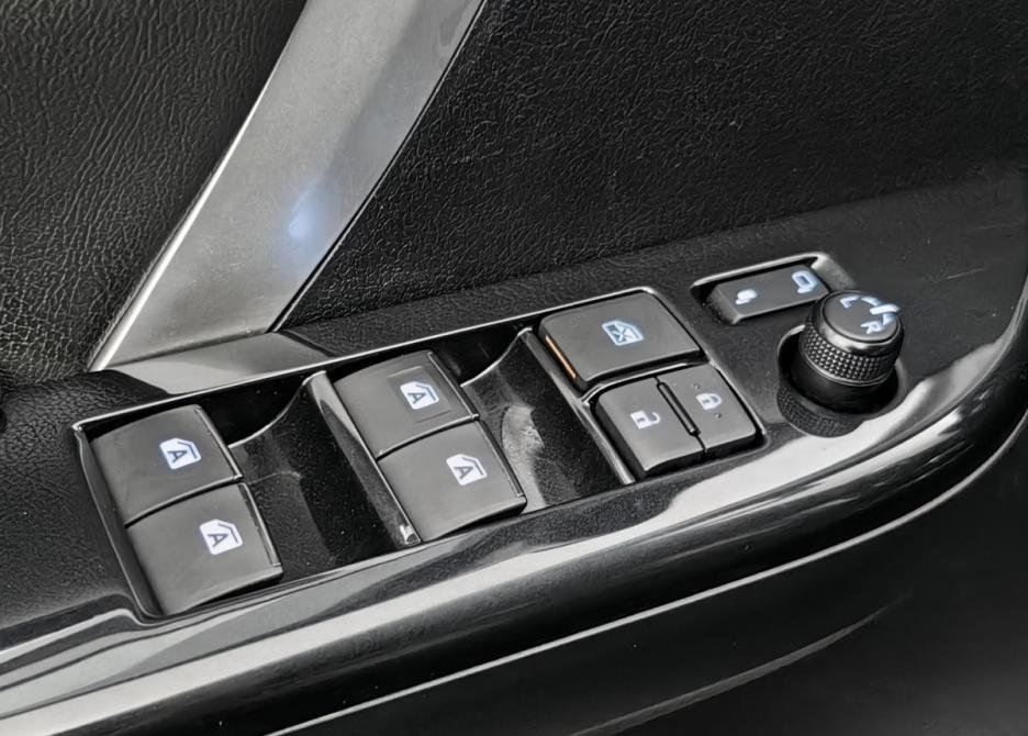 Toyota Fortuner II Москва  - изображение 20