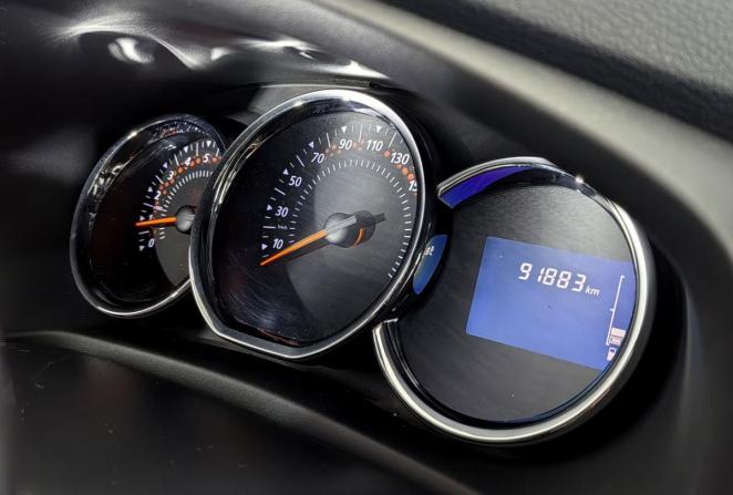 Renault Sandero II с пробегом 2015 года, цена 935 000 рублей, 91780 км, хэтчбек, Автокод Объявления