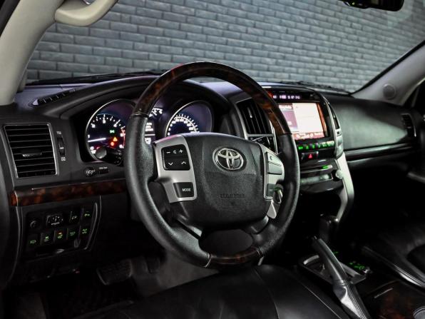 Toyota Land Cruiser 200 Series Рестайлинг 1 с пробегом 2014 года, цена 3 900 000 рублей, 299074 км, внедорожник, Автокод Объявления